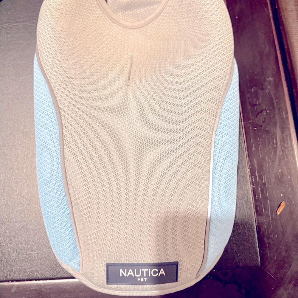 Small dog cooling vest. Can wet and out in fridge for hot days.